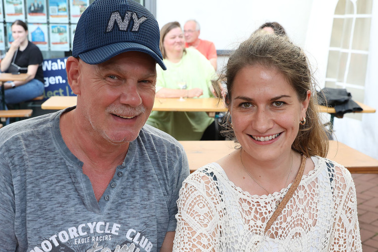Das Weinfest läuft genauso wie das dazugehörige Getränk in die Gläser - Das sind die schönsten Bilder vom Weinfest