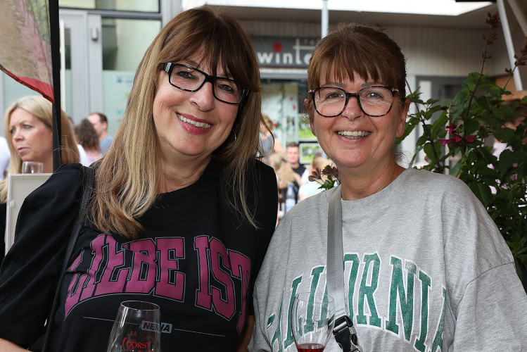 Das Weinfest läuft genauso wie das dazugehörige Getränk in die Gläser - Das sind die schönsten Bilder vom Weinfest