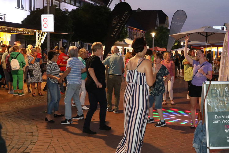 Das Weinfest läuft genauso wie das dazugehörige Getränk in die Gläser - Das sind die schönsten Bilder vom Weinfest