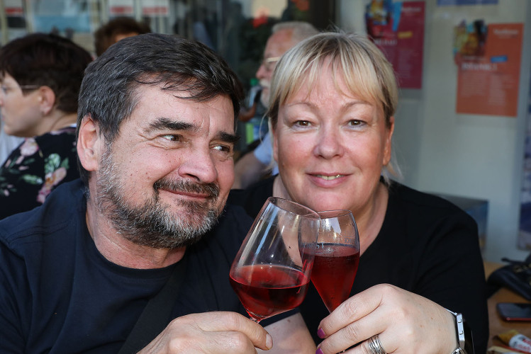 Das Weinfest läuft genauso wie das dazugehörige Getränk in die Gläser - Das sind die schönsten Bilder vom Weinfest
