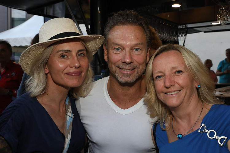 Das Weinfest läuft genauso wie das dazugehörige Getränk in die Gläser - Das sind die schönsten Bilder vom Weinfest