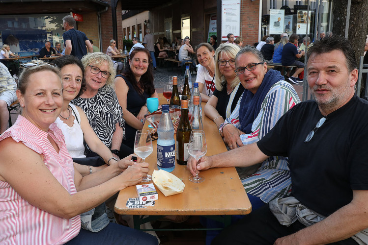 Das Weinfest läuft genauso wie das dazugehörige Getränk in die Gläser - Das sind die schönsten Bilder vom Weinfest