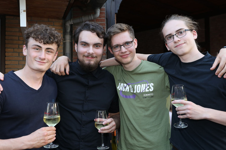 Das Weinfest läuft genauso wie das dazugehörige Getränk in die Gläser - Das sind die schönsten Bilder vom Weinfest
