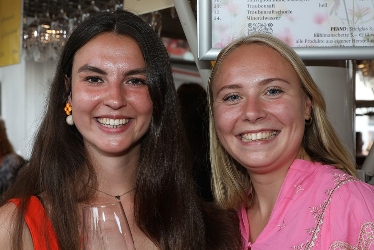 Das Weinfest läuft genauso wie das dazugehörige Getränk in die Gläser - Das sind die schönsten Bilder vom Weinfest