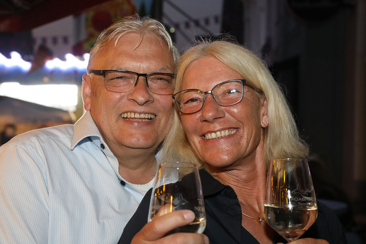 Das Weinfest läuft genauso wie das dazugehörige Getränk in die Gläser - Das sind die schönsten Bilder vom Weinfest