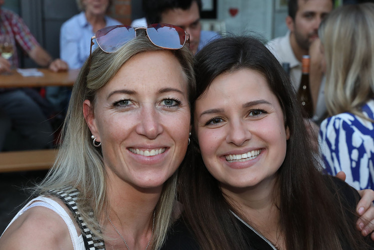 Das Weinfest läuft genauso wie das dazugehörige Getränk in die Gläser - Das sind die schönsten Bilder vom Weinfest