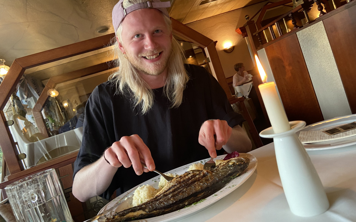 Dem Poseidon den Barsch aus dem Dreizack gefischt - Das Restaurant Akropolis in Gifhorn beeindruckt mit fabelhaften Hauptspeisen
