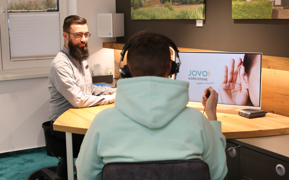 Dem Rattern und Knattern vorbeugen: Zur Motorrad- und Festival-Saison empfiehlt Gifhorns JOVO guten Gehörschutz