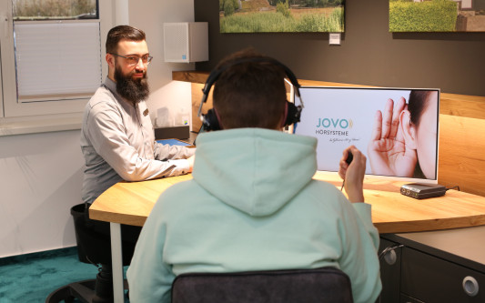 Dem Rattern und Knattern vorbeugen: Zur Motorrad- und Festival-Saison empfiehlt Gifhorns JOVO guten Gehörschutz