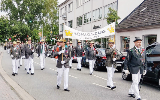 Der Königszug feiert einfach weiter - Nach 46 Jahren stellt der 7. Zug USK wieder die Majestät und das gleich für zwei Jahre