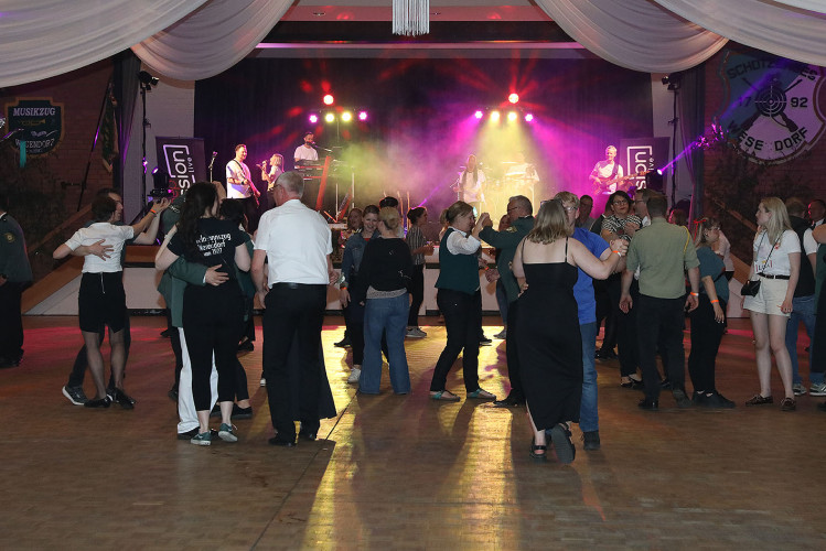 Der neue König Michael Große und ganz Wesendorf feiern ein fulminantes Schützenfest – KURT zeigt Euch die schönsten Fotos