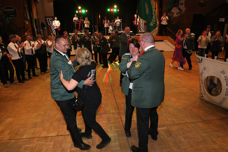 Der neue König Michael Große und ganz Wesendorf feiern ein fulminantes Schützenfest – KURT zeigt Euch die schönsten Fotos