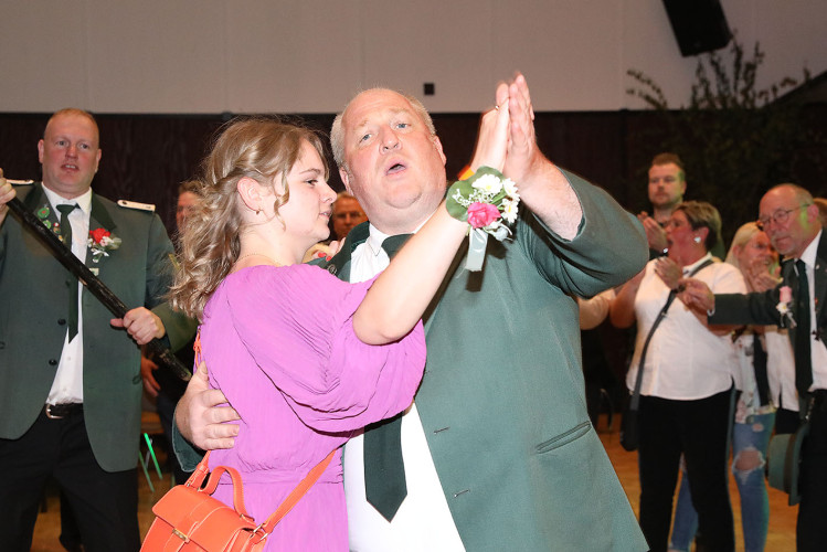 Der neue König Michael Große und ganz Wesendorf feiern ein fulminantes Schützenfest – KURT zeigt Euch die schönsten Fotos