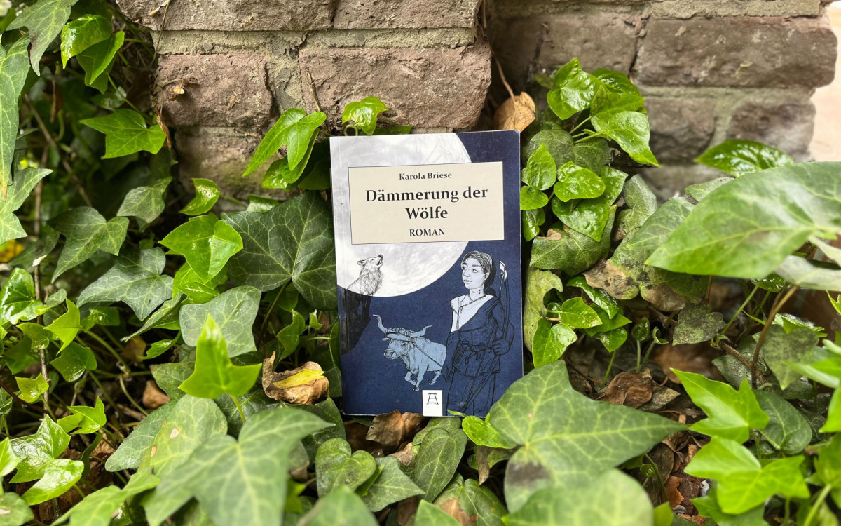 Die Erste Steinzeitliebe: Gifhornerin Karola Briese versucht die Romantik der Vergangenheit aufleben zu lassen