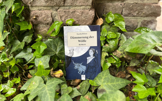 Die Erste Steinzeitliebe: Gifhornerin Karola Briese versucht die Romantik der Vergangenheit aufleben zu lassen