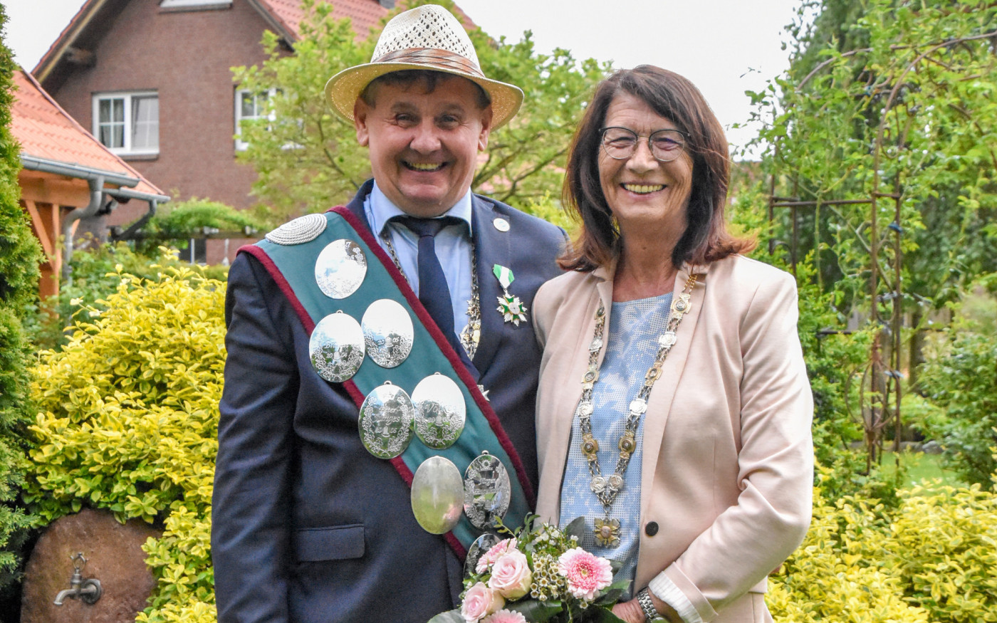 Die Kästorfer Schützenkönige machen Bürgermeister Nerlich besonders stolz: Wie sein Vorgänger arbeitet auch Majestät Frank Krüger bei der Stadtverwaltung