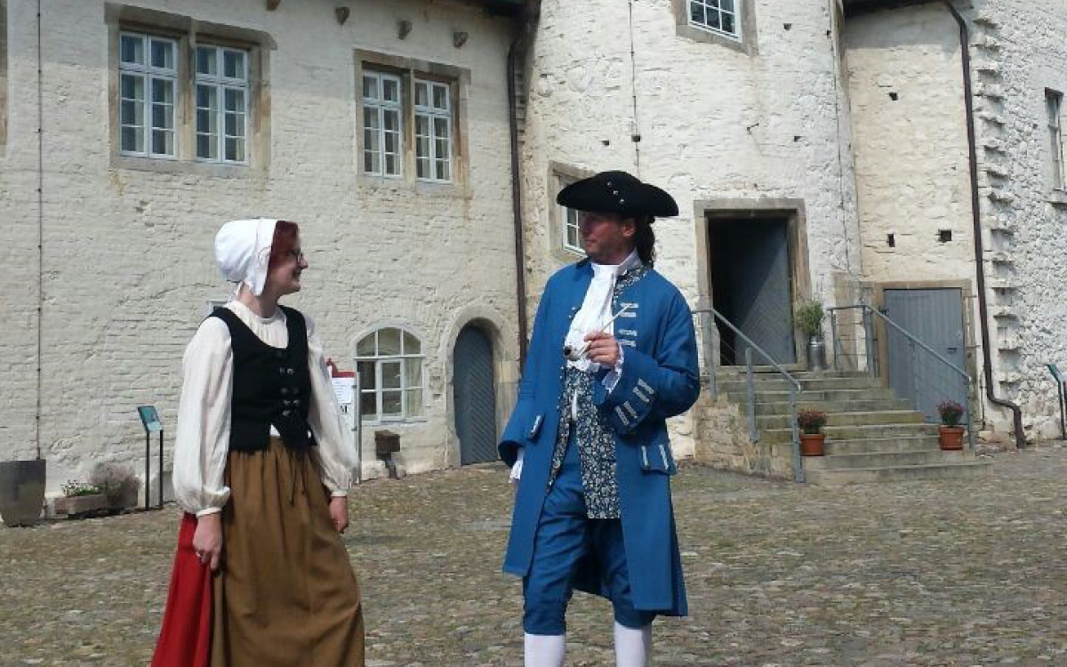Die Magd Theresa im Jahr 1754 - Zeitreise in die Vergangenheit an der Burg Brome