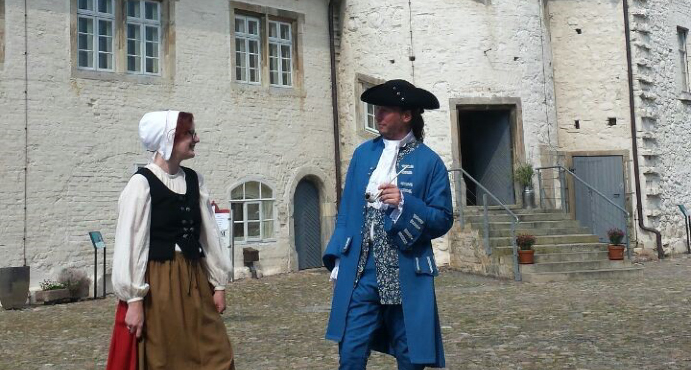 Die Magd Theresa im Jahr 1754 - Zeitreise in die Vergangenheit an der Burg Brome