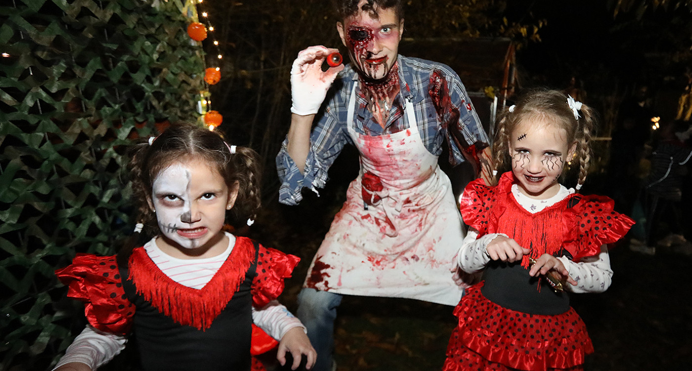 Die Rückkehr des blutrünstigen Drachen: Die Gifhorner Jana und Jens Heuchert laden an Halloween in den Großen Kamp ein