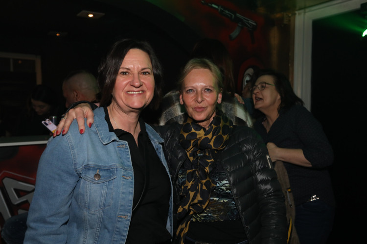 Die schönsten Fotos von der großen Eröffnung: Limi's Bar lockt nach Totalumbau mit großer Tanzfläche in die Lindenstraße 28 in Gifhorn