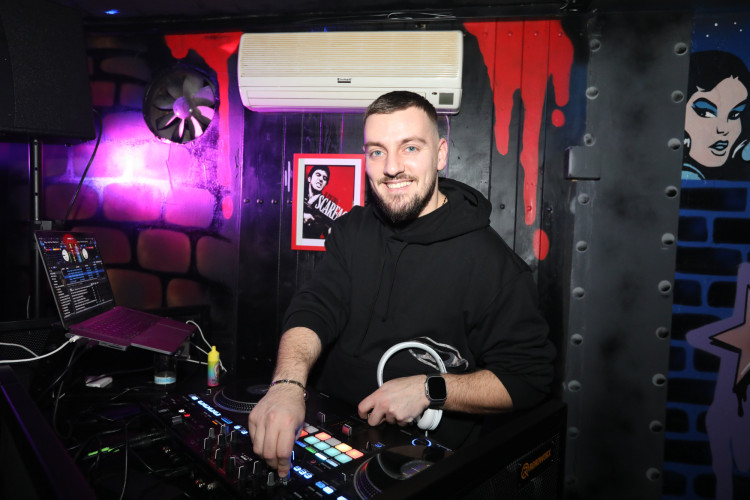 Die schönsten Fotos von der großen Eröffnung: Limi's Bar lockt nach Totalumbau mit großer Tanzfläche in die Lindenstraße 28 in Gifhorn