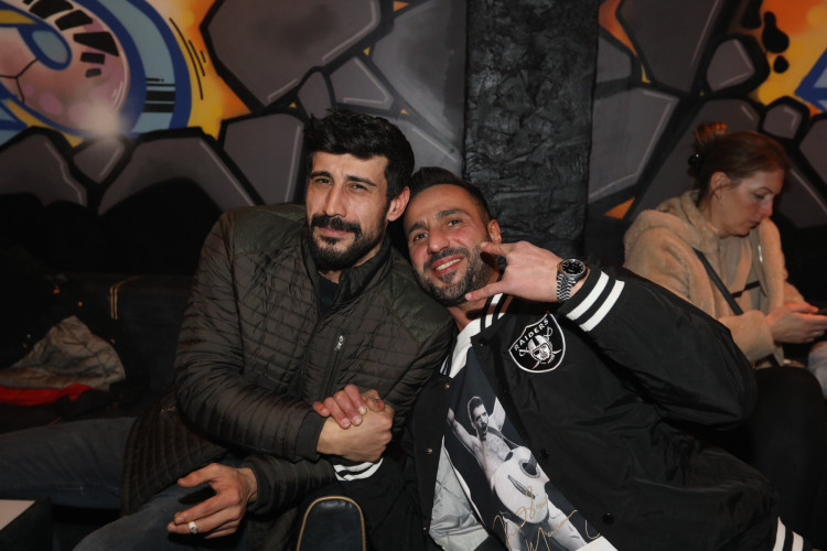 Die schönsten Fotos von der großen Eröffnung: Limi's Bar lockt nach Totalumbau mit großer Tanzfläche in die Lindenstraße 28 in Gifhorn