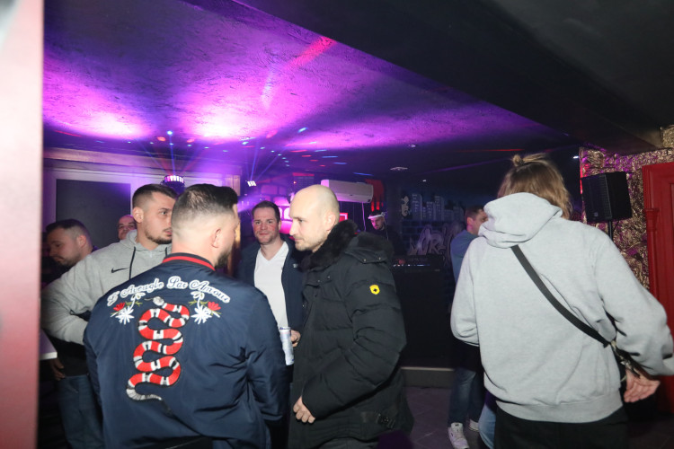 Die schönsten Fotos von der großen Eröffnung: Limi's Bar lockt nach Totalumbau mit großer Tanzfläche in die Lindenstraße 28 in Gifhorn