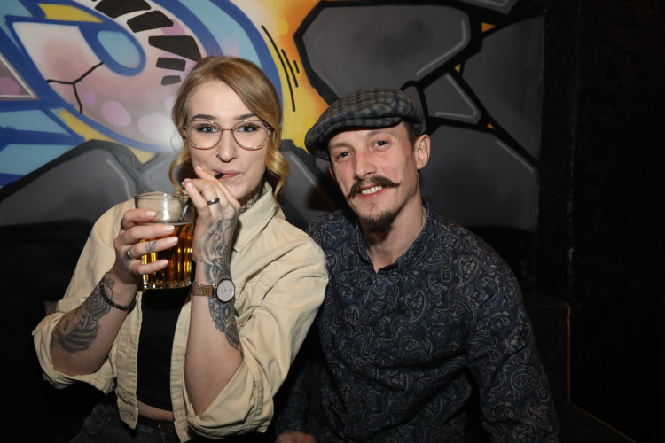 Die schönsten Fotos von der großen Eröffnung: Limi's Bar lockt nach Totalumbau mit großer Tanzfläche in die Lindenstraße 28 in Gifhorn