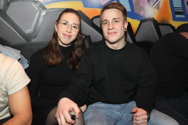 Die schönsten Fotos von der großen Eröffnung: Limi's Bar lockt nach Totalumbau mit großer Tanzfläche in die Lindenstraße 28 in Gifhorn