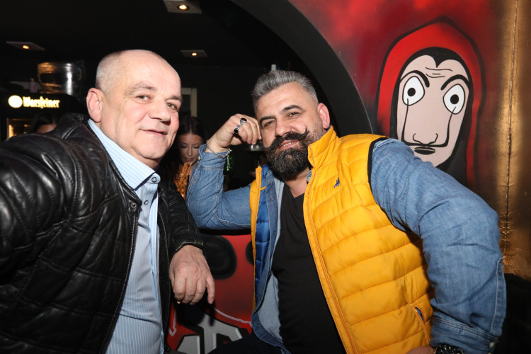 Die schönsten Fotos von der großen Eröffnung: Limi's Bar lockt nach Totalumbau mit großer Tanzfläche in die Lindenstraße 28 in Gifhorn