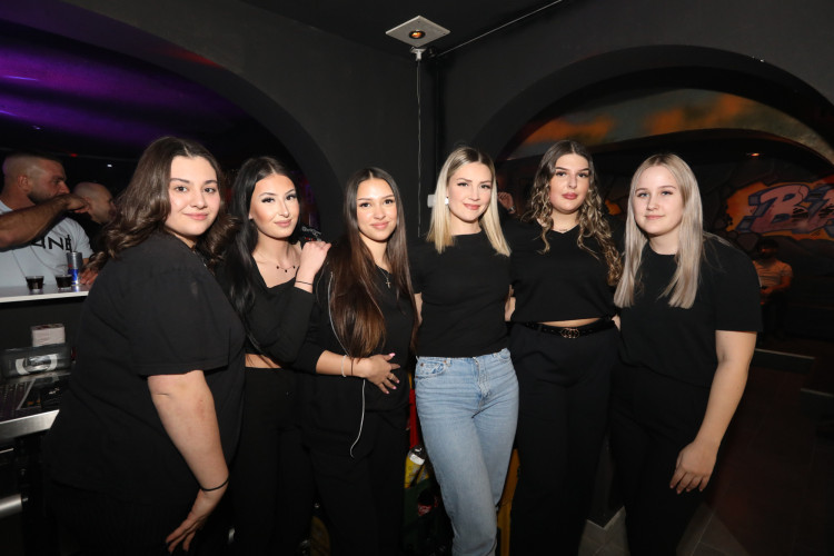 Die schönsten Fotos von der großen Eröffnung: Limi's Bar lockt nach Totalumbau mit großer Tanzfläche in die Lindenstraße 28 in Gifhorn