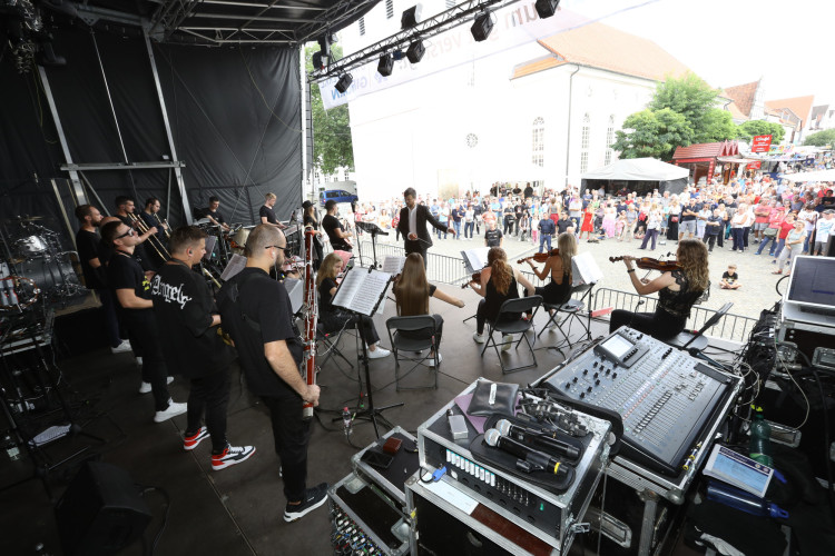 Die schönsten Fotos von Eurem Altstadtfest-Freitag: Unsere Bildergalerie zeigt Gifhorns Lebensfreude