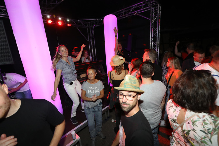 Die schönsten Fotos von Eurem Altstadtfest-Freitag: Unsere Bildergalerie zeigt Gifhorns Lebensfreude