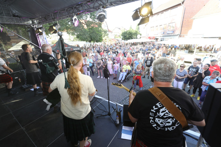 Die schönsten Fotos von Gifhorns Altstadtfest-Sonntag: Hier geht's zu KURTs Bildergalerie