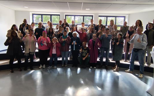 Die Schule der Zukunft muss bleiben: Mehr als 500 Eltern, Schulkinder und Geschwister fordern die Politik auf zu handeln