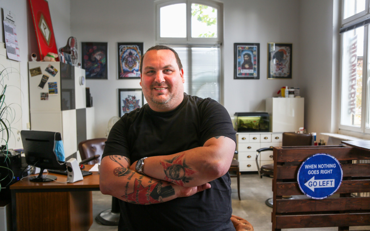 Die Tätowierbar ist ab Montag im Kultbahnhof - Wer ein Hakenkreuz-Tattoo will, kriegt was auf die Schnauze