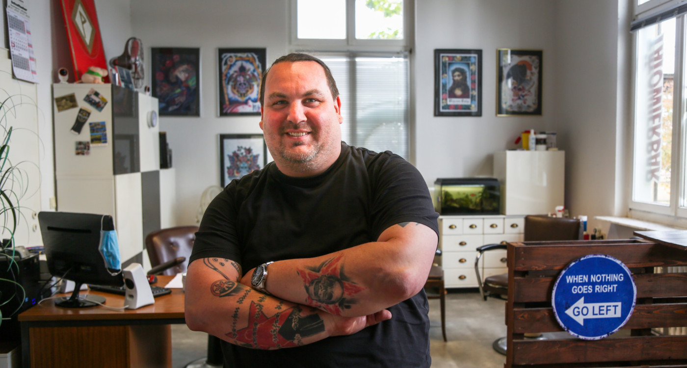 Die Tätowierbar ist ab Montag im Kultbahnhof - Wer ein Hakenkreuz-Tattoo will, kriegt was auf die Schnauze