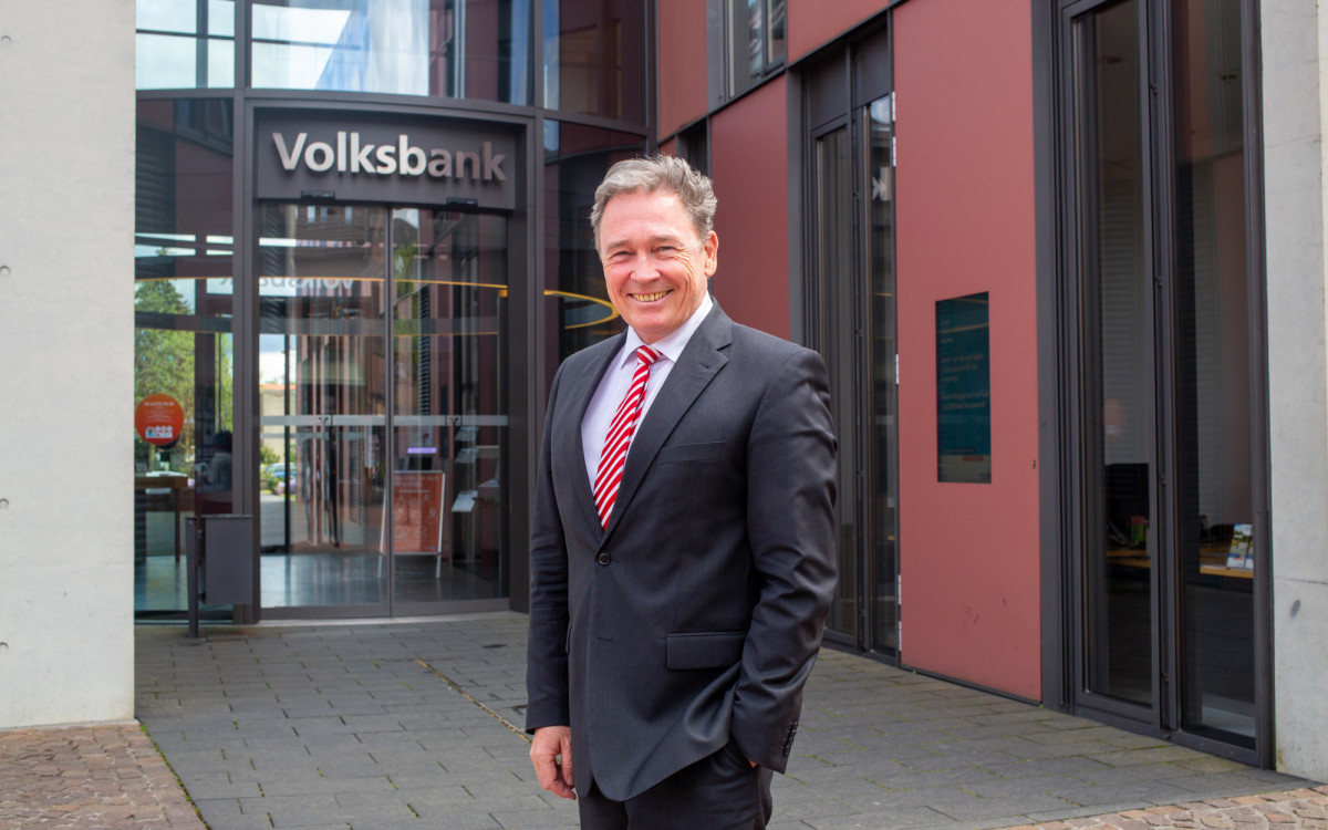 Die Volksbank Brawo stellt den Kunden Einweghandschuhe und -masken zur Verfügung