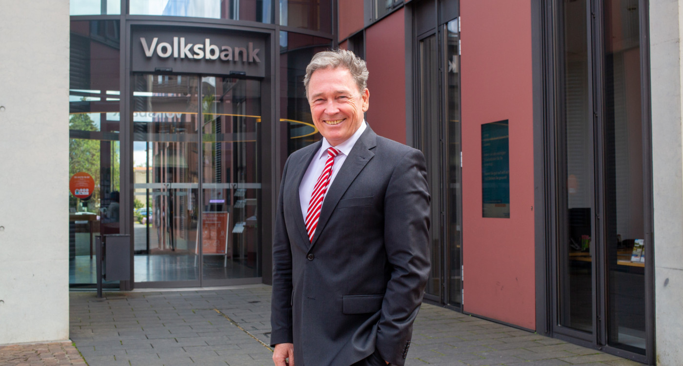 Die Volksbank Brawo stellt den Kunden Einweghandschuhe und -masken zur Verfügung