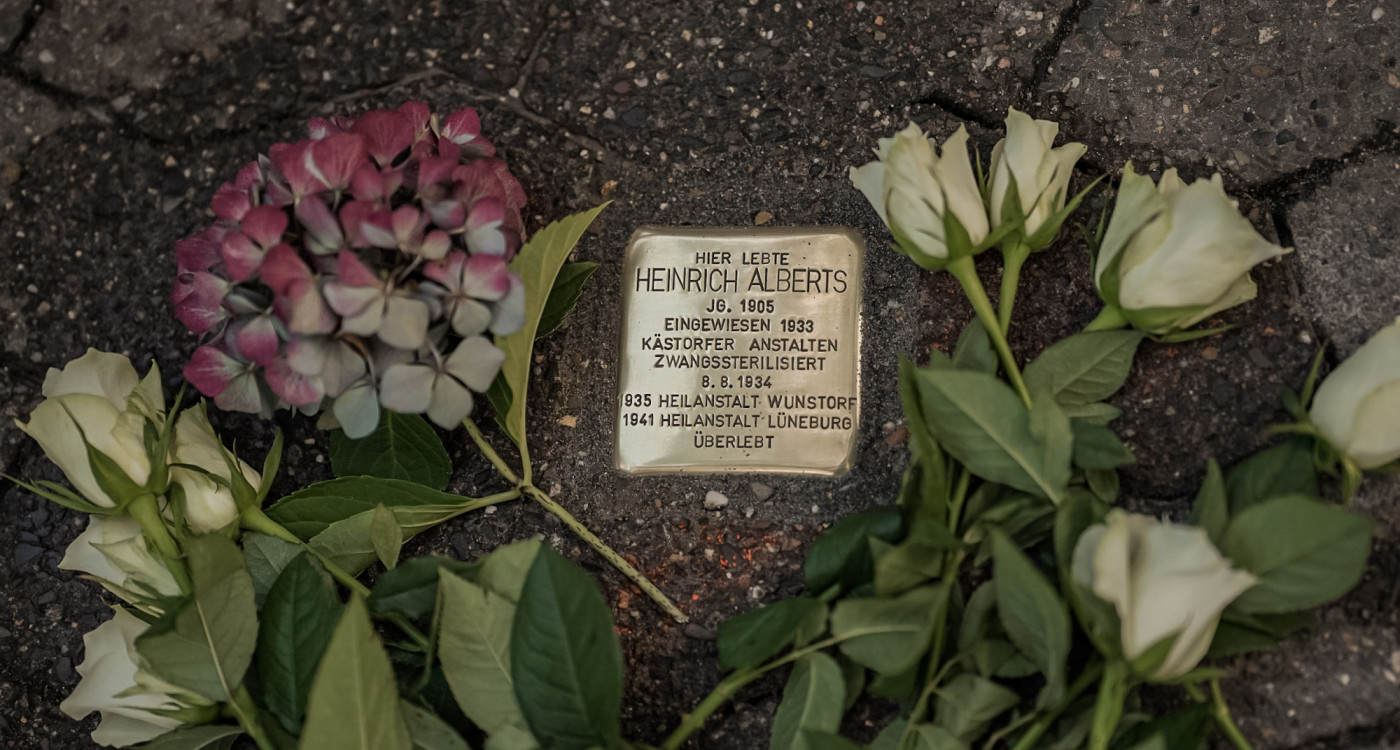 Die Würde des Menschen ist tastbar - Zur Verlegung der ersten Stolpersteine in Gifhorn müssen wir uns fragen: Reicht das?