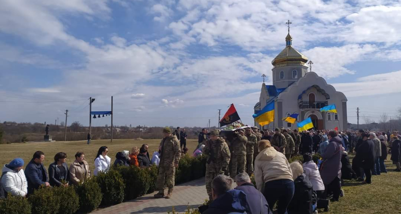 Diese Abschiede zerreißen die Seele - Gifhorns Partnerstadt Korssun-Schewtschenkiwskyj trägt die Kriegstoten zu Grabe - und schöpft dennoch Hoffnung