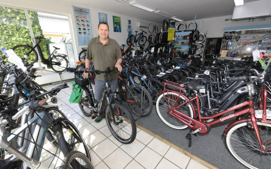 Diese Sattelkompetenz gibt es nur in Meine: Der Meisterbetrieb Zweirad Kretke vermisst und analysiert die Radgeometrie