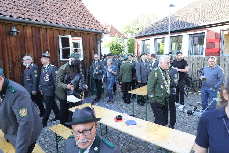 Diese Scheibe ist eine Erde: Gifhorns Schützenkönig Bastian Till Nowak empfängt rund 200 Gäste zur Übergabe seiner Königsscheibe – mit KURT-Bildergalerie