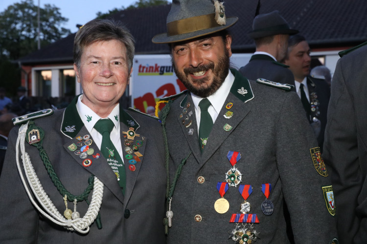 Diese Scheibe ist eine Erde: Gifhorns Schützenkönig Bastian Till Nowak empfängt rund 200 Gäste zur Übergabe seiner Königsscheibe – mit KURT-Bildergalerie
