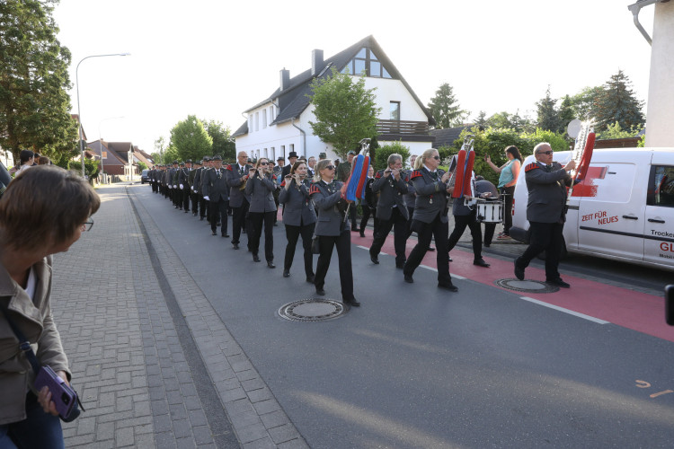 Diese Scheibe ist eine Erde: Gifhorns Schützenkönig Bastian Till Nowak empfängt rund 200 Gäste zur Übergabe seiner Königsscheibe – mit KURT-Bildergalerie