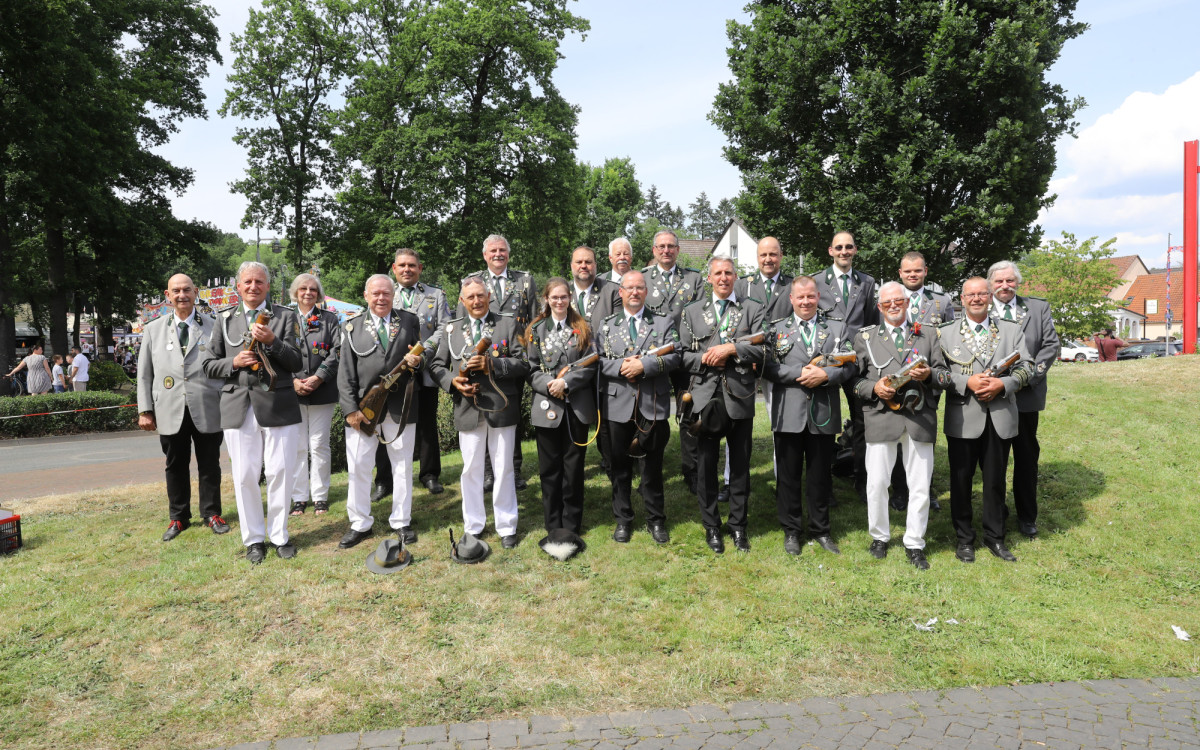 Dieses Team hat die Lizenz zum Böllern: Die Böllergruppe startet das Gifhorner Schützenfest mit einem Knall