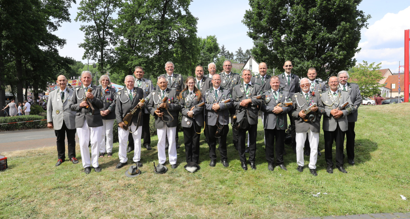 Dieses Team hat die Lizenz zum Böllern: Die Böllergruppe startet das Gifhorner Schützenfest mit einem Knall