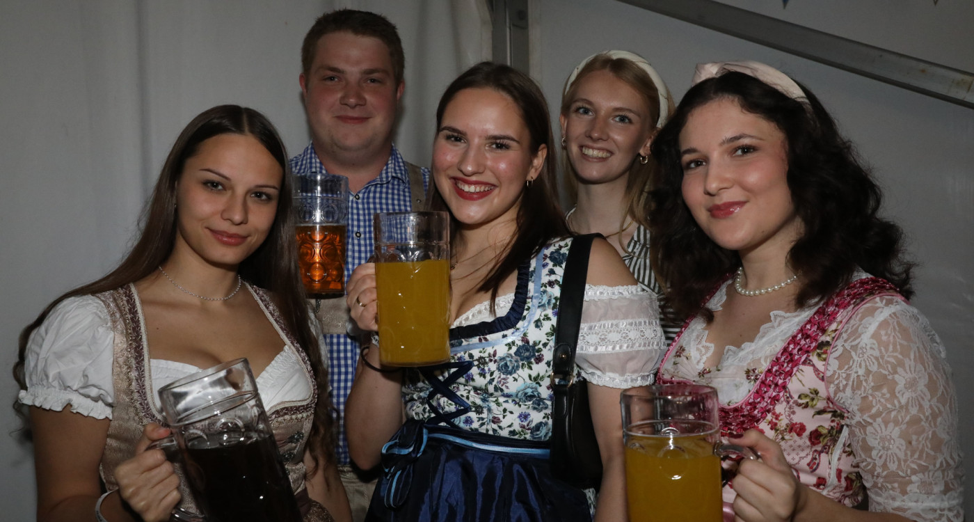 Dirndl und Lederhose an, jetzt gibt‘s Freigetränke: Wahrenholz feiert am 27. und 28. September Oktoberspiele und Oktobergaudi