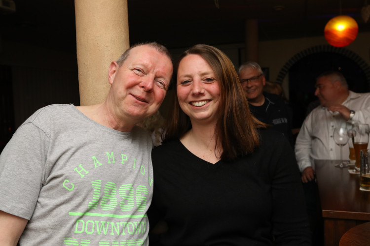Discofox und Karaoke - Wir zeigen Euch die schönsten Bilder von Gifhorns Kneipen beim Feiern in den Mai