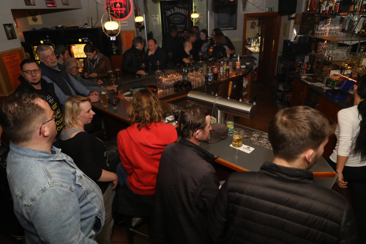 Discofox und Karaoke - Wir zeigen Euch die schönsten Bilder von Gifhorns Kneipen beim Feiern in den Mai